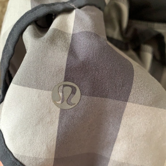 Lululemon athletic shorts - Picture 5 of 6